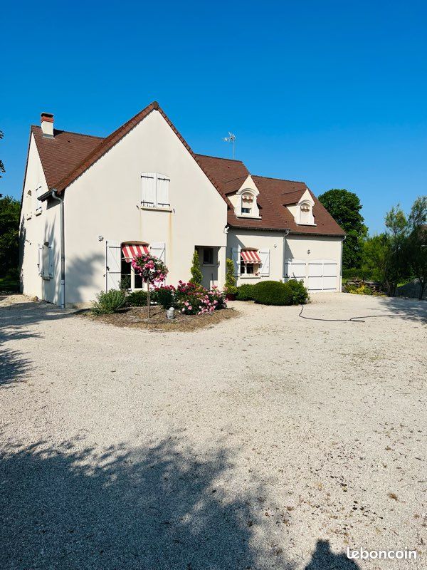 Maison 9 pièces 230 m² · à Fontaines · 230 m² · 560 000 €