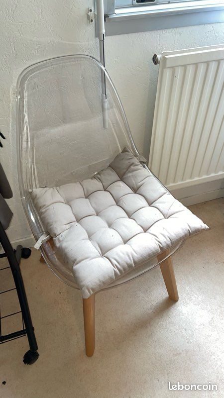 Chaise transparente (image 2)
