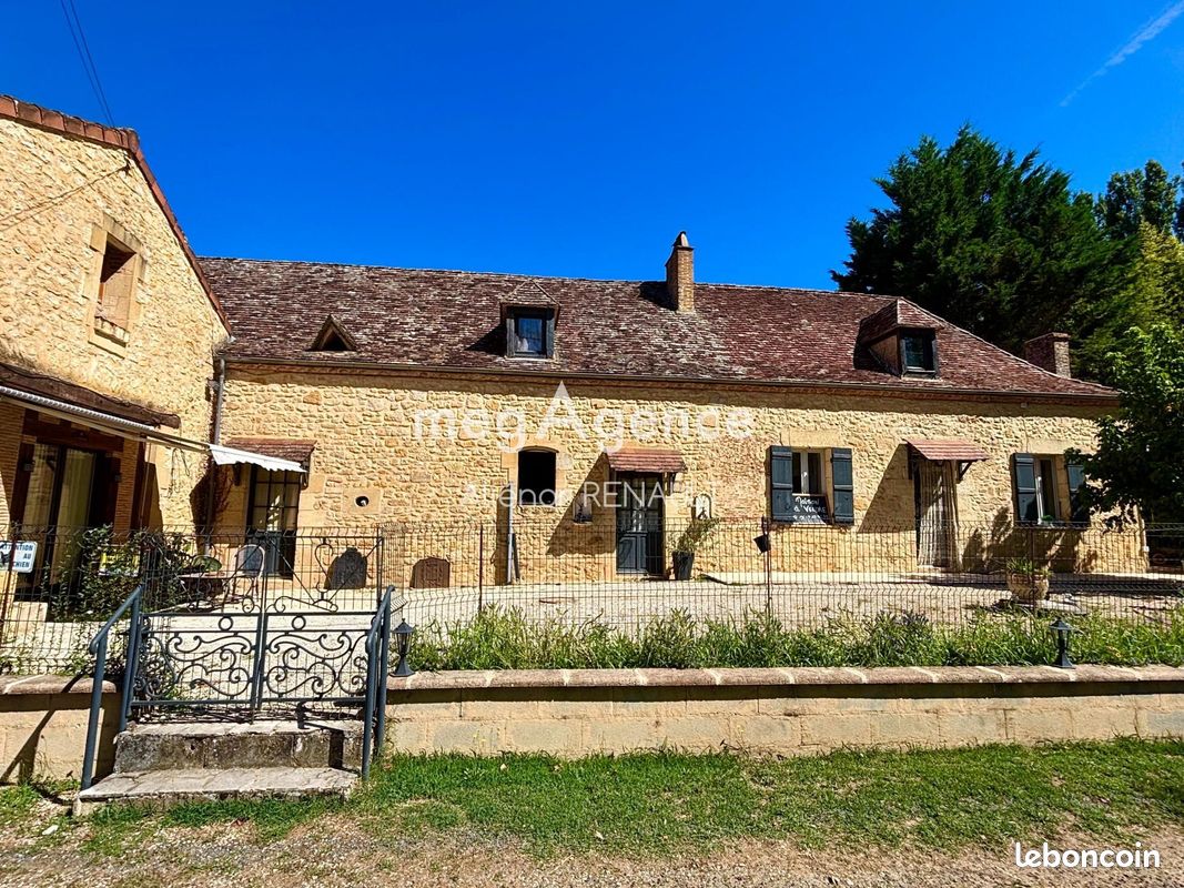 Maison 11 pièces 320 m² · à Lalinde · 320 m² · 375 000 €
