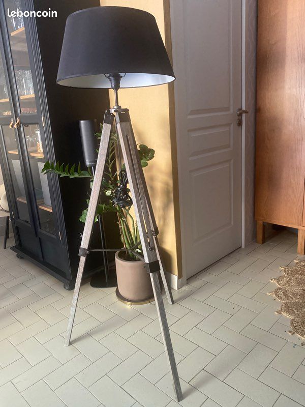 Lampe trépied (image 1)