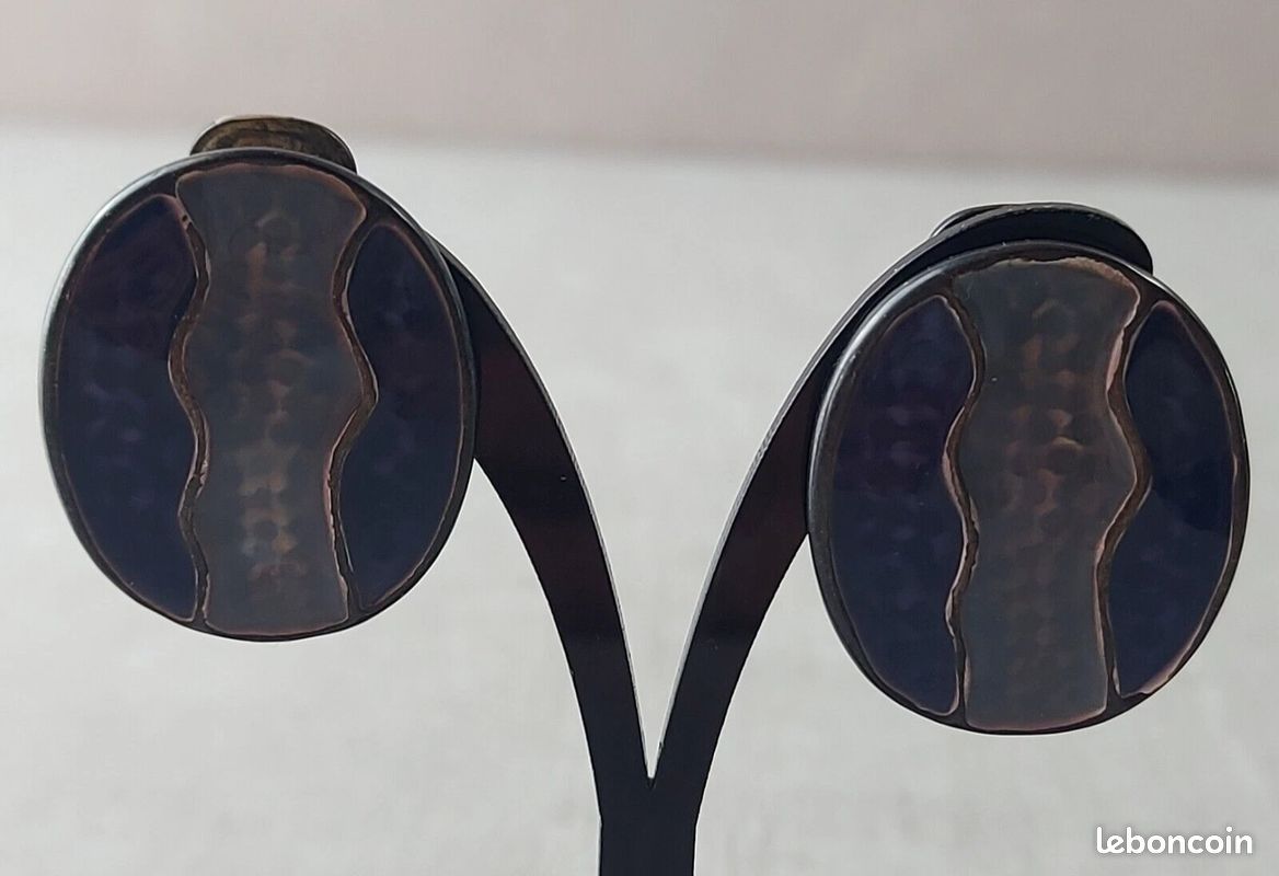 Ancienne paire de boucles d'oreilles à clip émaillées, vintage (image 1)
