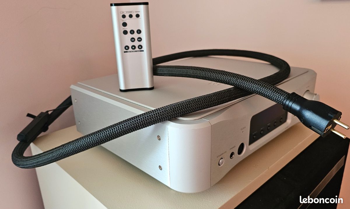 DAC/préamplificateur/lecteur réseau ESOTERIC N-05XD (image 1)