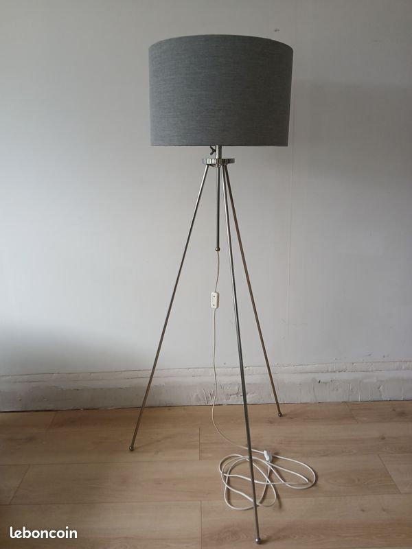 Lampe sur pieds (image 1)