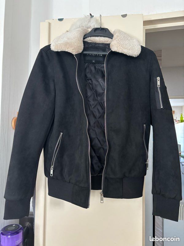 Veste FRILIVIN en velours noire et col en fourrure beige Vêtements