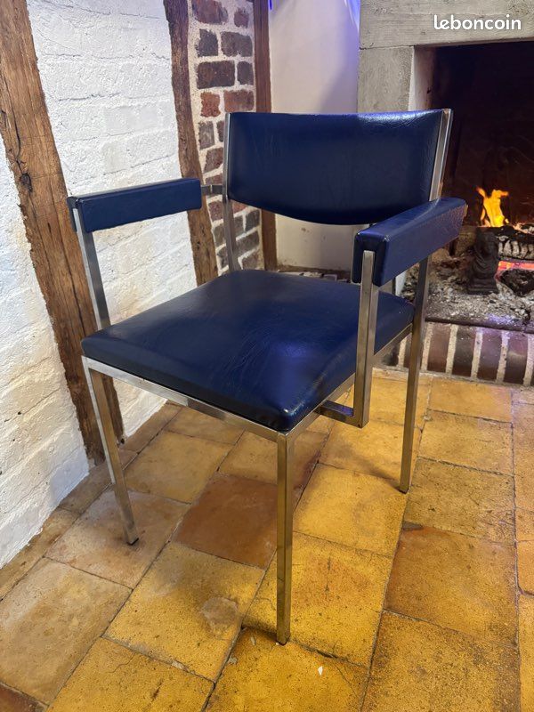 Chaise vintage avec accoudoirs (image 1)