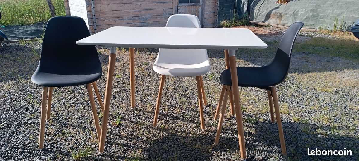 Table et chaises (image 1)