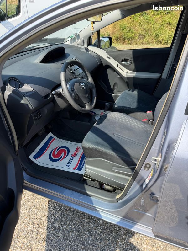 TOYOTA YARIS 1.3 VVT-i 100 DYNAMIC – AUTOMATIQUE (image 5)