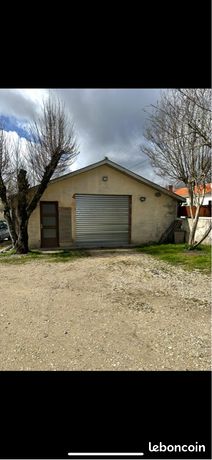 Garage de 210m2 avec maison de 175m2