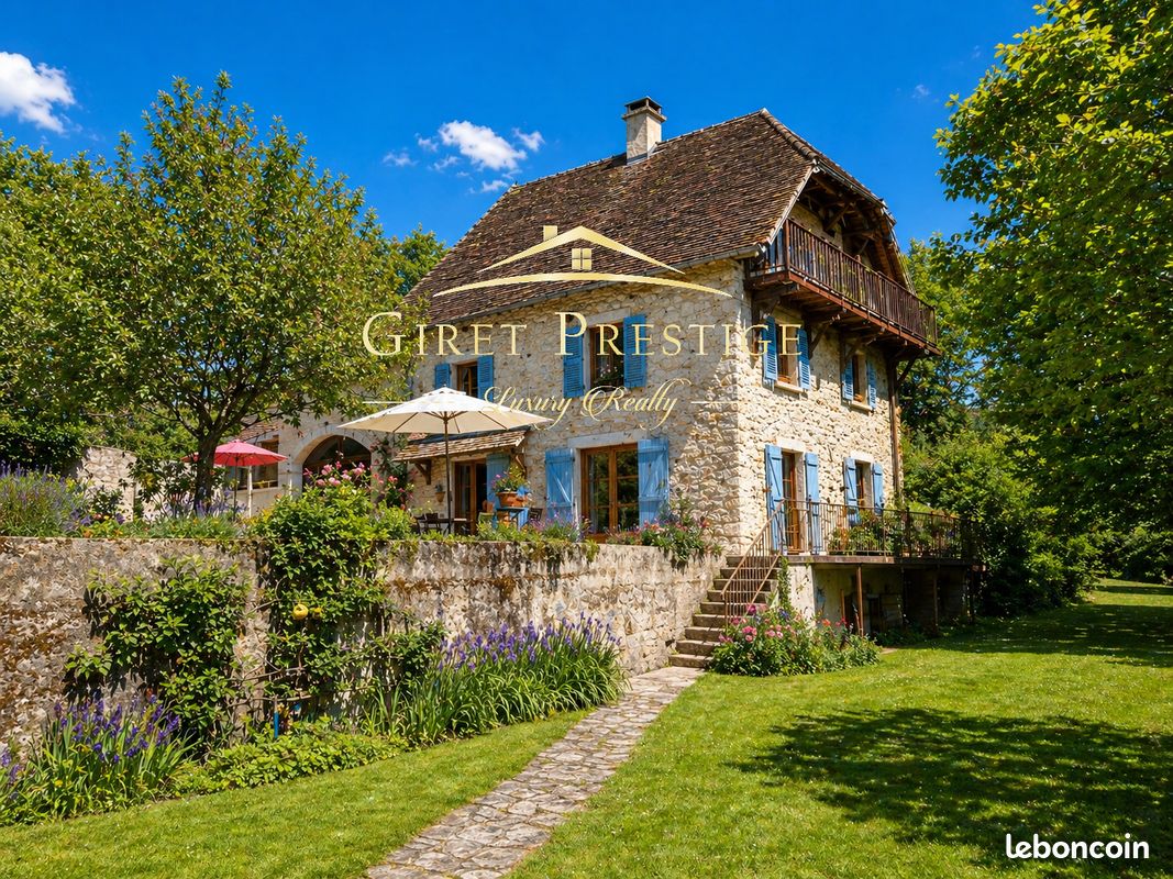 Maison 9 pièces 249 m² · à Lhuis · 249 m² · 695 000 €