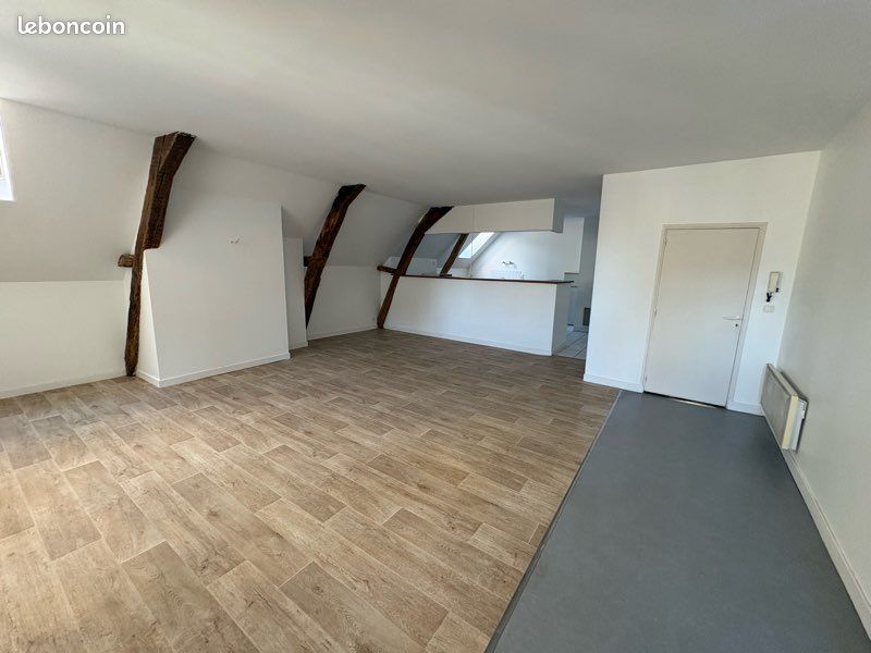 Appartement 3 pièces 110 m² · à Moulins · 110 m² · 700 €