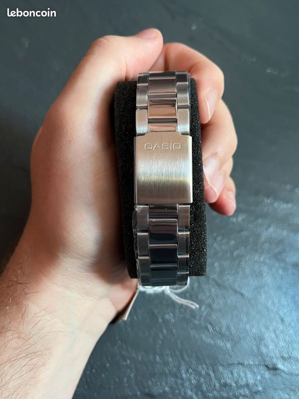 Casio MTP green dial (image 4)