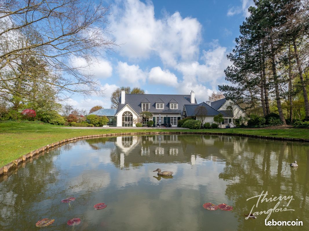 Maison 10 pièces 303 m² · à Mérignies · 303 m² · 1 690 000 €