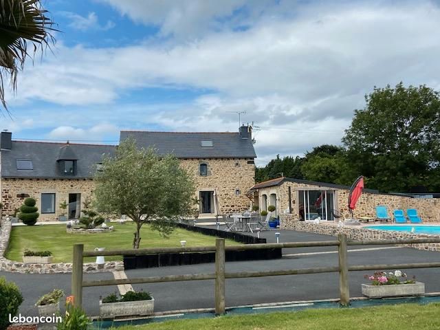 Maison 8 pièces 180 m² · à Lanvollon · 180 m² · 621 000 €