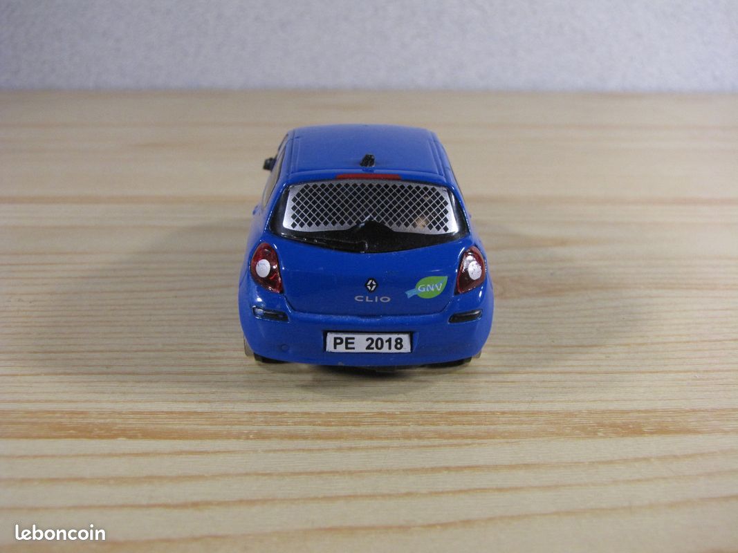 Renault Clio 3 RS 2006 Toro Red (Toro Rouge) - 1/18 - NOREV - 185252 - Collection