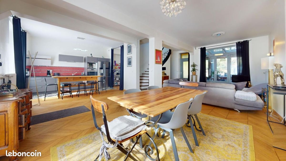 Maison 8 pièces 259 m² · à Varangéville · 259 m² · 330 000 €