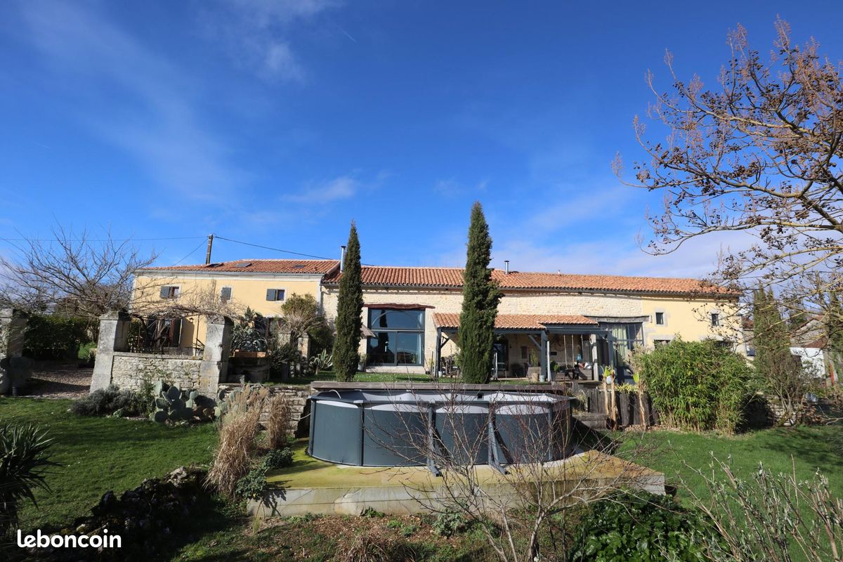 Propriété 6 pièces 210 m² - Nanteuil-en-Vallée 16700 (image principale 11)