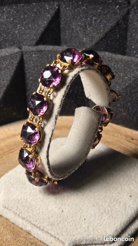 Bracelet vintage doré – Grandes pierres violettes facettées – 18 cm (image 1)
