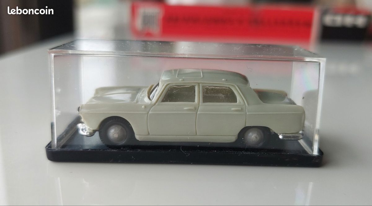 Modèle Réduit Norev Peugeot 404 - Échelle 1/86, Couleur Jaune, Année 1960, Occasion