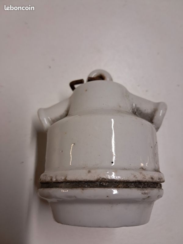 DOUILLE ANCIENNE EN porcelaine pour ampoule à baïonnette lampe lustre applique EUR 4,00 - FR DOUILLE ANCIENNE EN porcelaine pour ampoule à baïonnette lampe lustre applique EUR 4,00 - FR