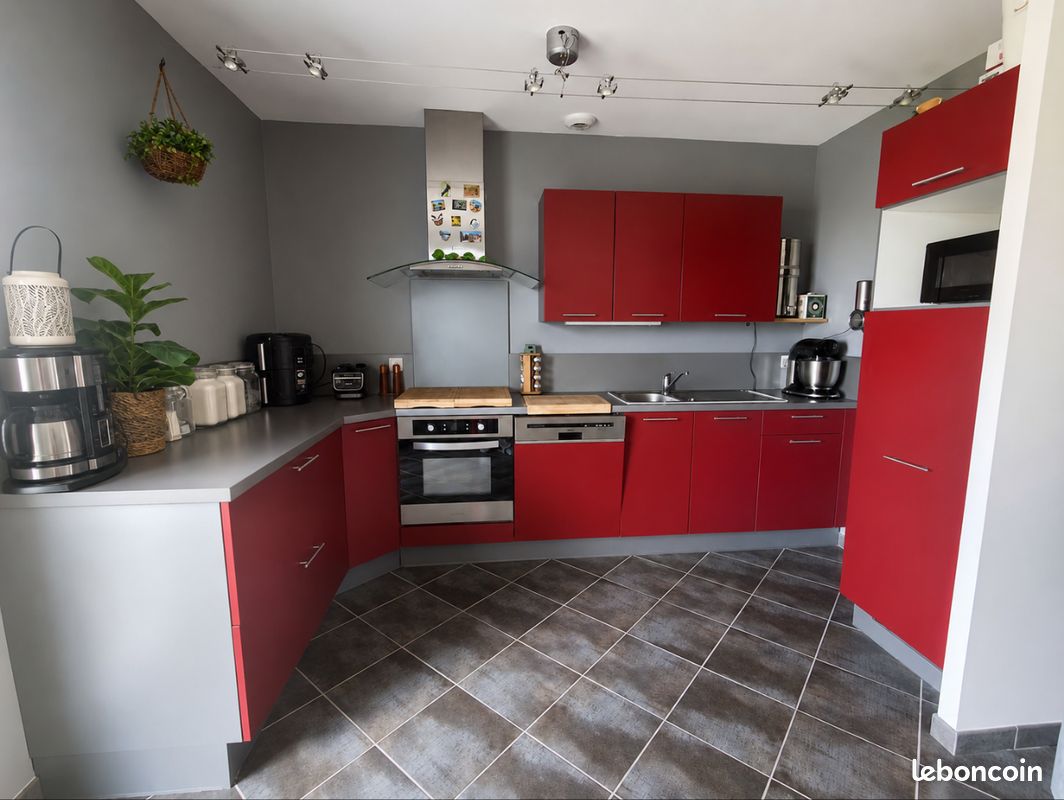 Une cuisine en rouge et noir | Diaporama Photo