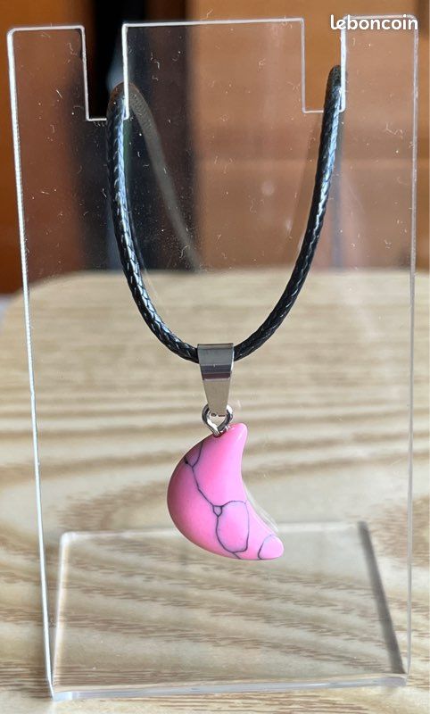 Collier lune rose avec cordon (image 1)