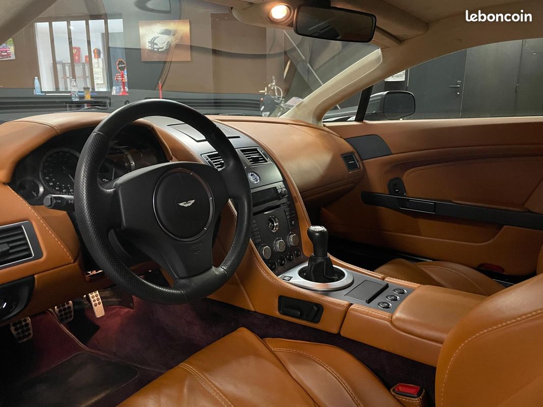 Aston Martin V8 Vantage 4.3 385 BVM6 Meteorite Silver - Carnet d'entretien disponible (image 4)