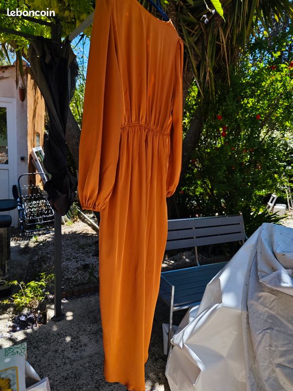 Robe soirée terracotta effet satiné (image 9)