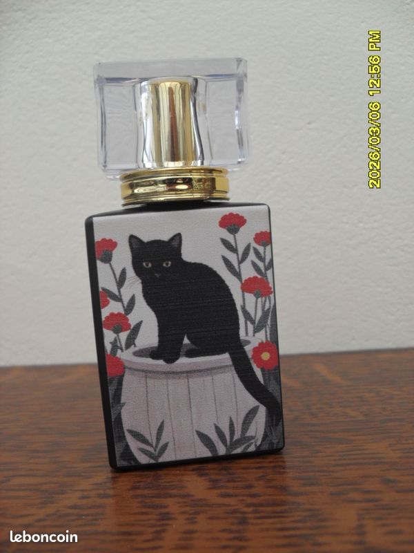 Vaporisateur de parfum en verre noir de 30 ml, orné d'un motif de chat." (image 7)