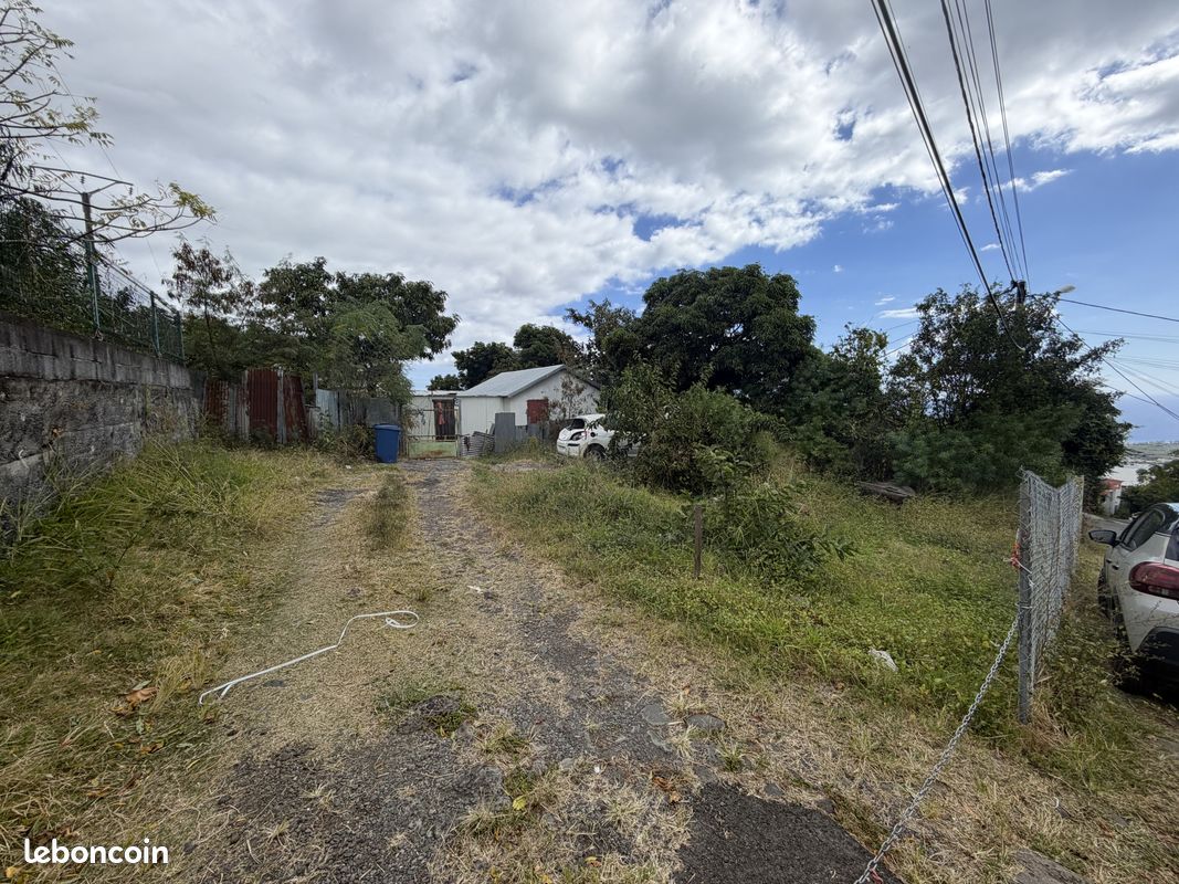 Terrain 2417 m² · à Saint-Paul · 2 417 m² · 319 150 €
