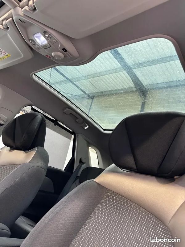 CITROEN C4 Picasso 2.0 HDI 150ch Exclusive - 2015 - Caméra de recul - Bluetooth - LED (image 18)