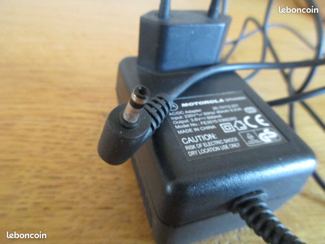 Adaptateur/chargeur Motorola FE3515036E060 (image 1)