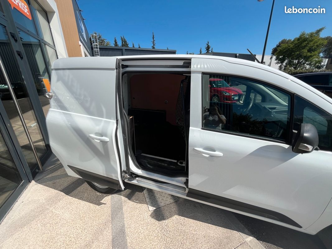 RENAULT KANGOO VAN 1.5 BLUEDCI 95CH EXTRA SESAME-OUVRE-TOI - CAMERA DE RECUL - GPs (image 22)