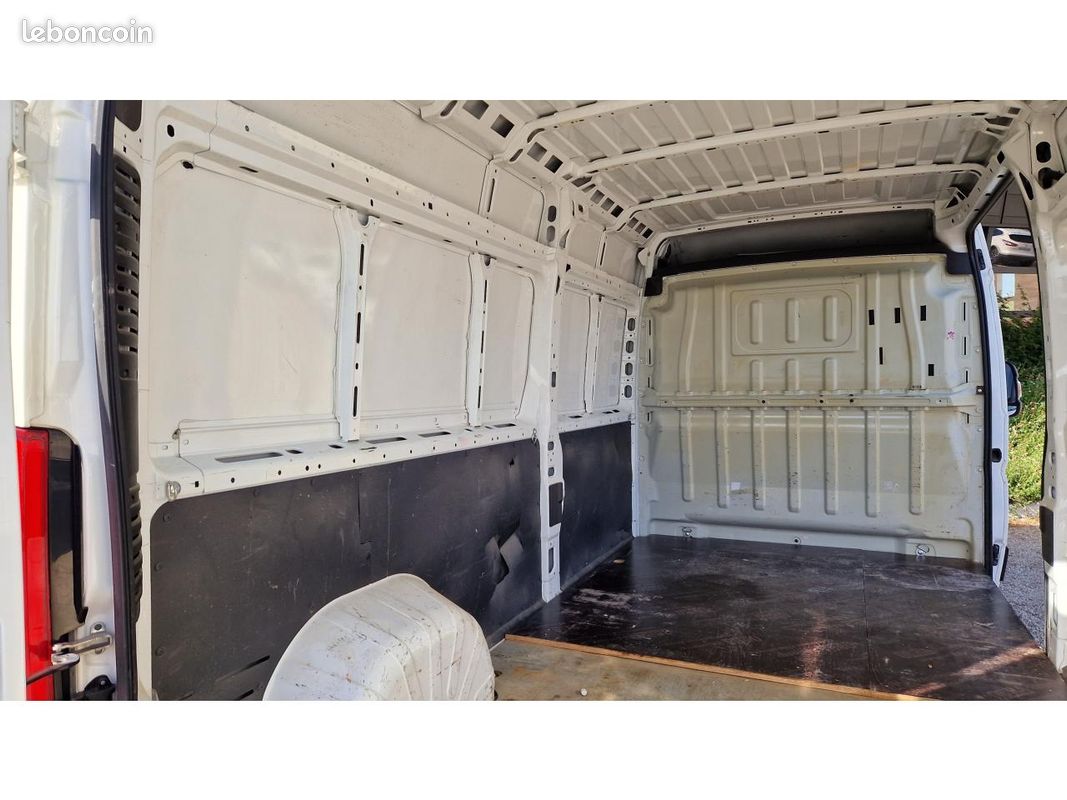 PEUGEOT BOXER Premium 333 L3H2 2.2 BlueHDi S&S - 140 (image 19)
