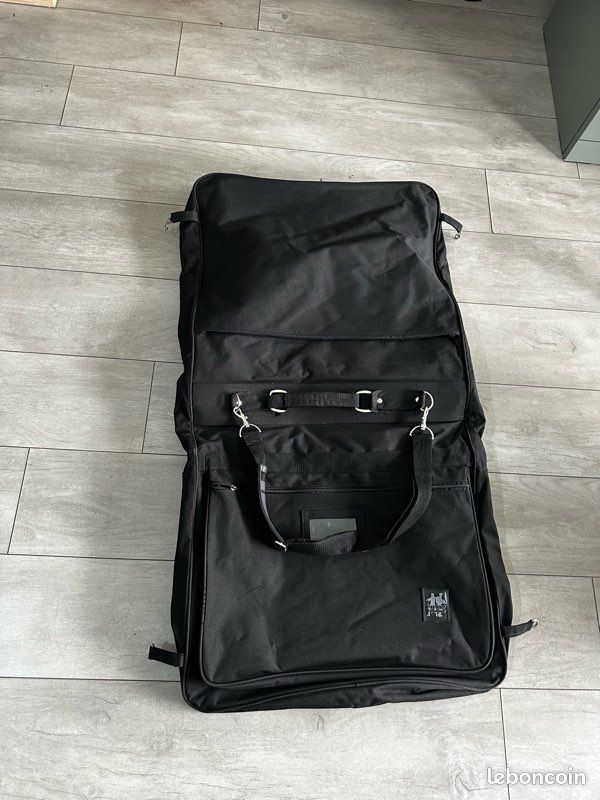 Travel Accessory Porte-vêtements | TUMI Suisse