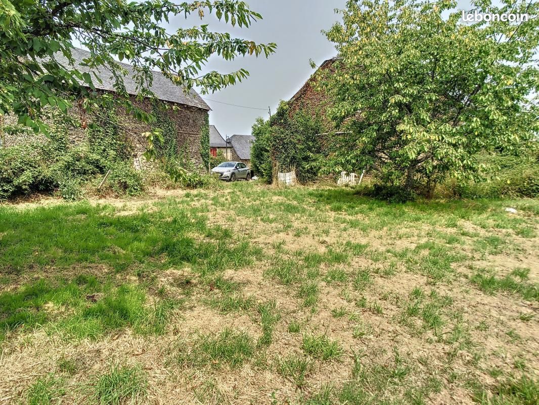 Terrain 3 833 m² Donzenac · 152 000 €