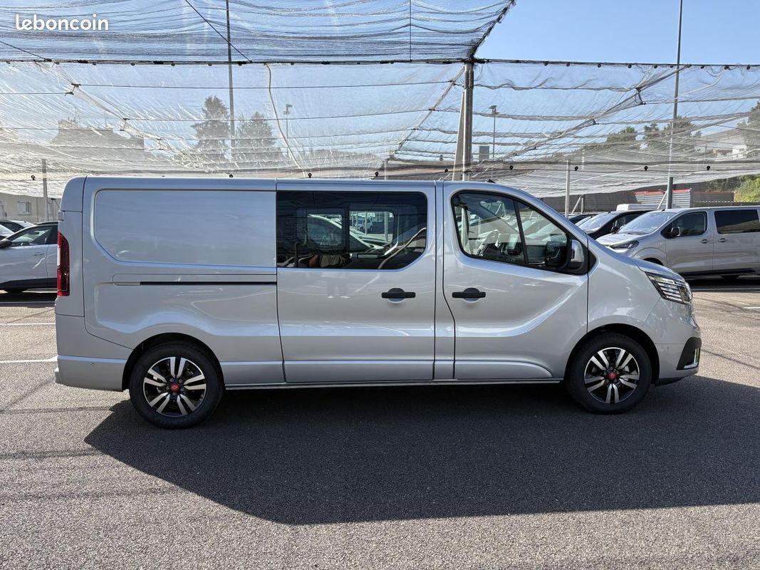 Renault trucks trafic l2h1 3t blue dci 150 bva9 double cabine sieges demontables 5pl gsr2 exclusive (image 6)