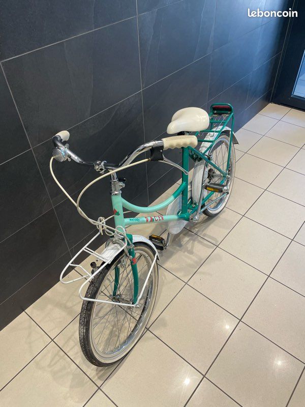 Silhouette de vélo rétro vintage | Vecteur Premium Silhouette de vélo rétro vintage | Vecteur Premium
