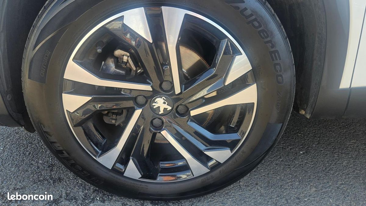 Peugeot 2008 BlueHDi 130 S&S EAT8 GT (image 19)