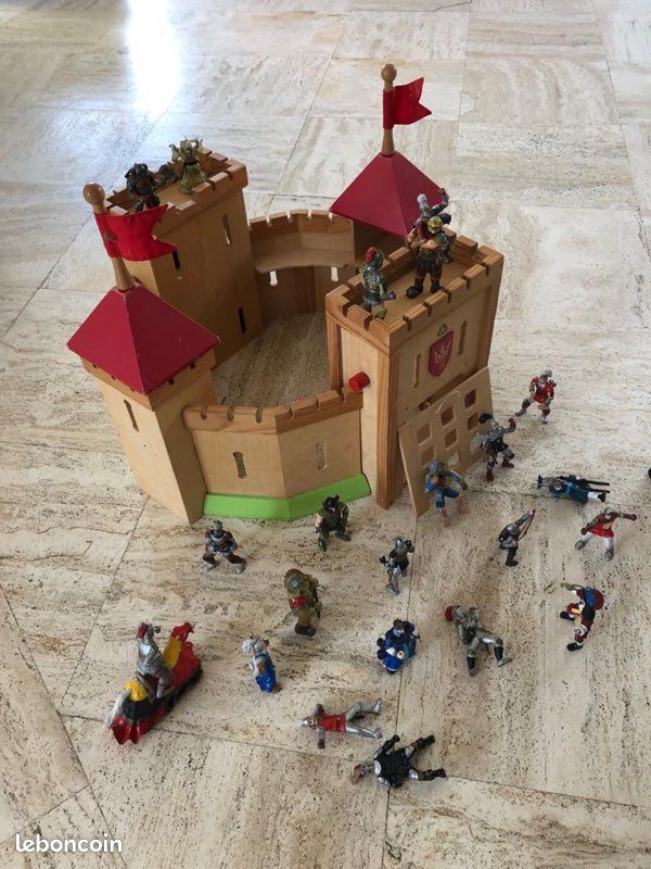 Jeu chateau en bois et figurines soldats (image 1)