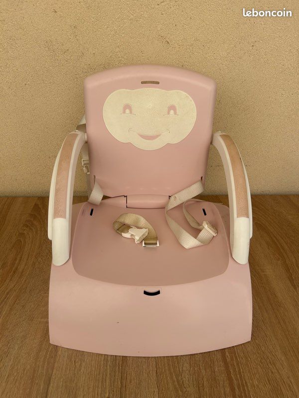 Rehausseur de chaise bébé rose avec ceinture de sécurité (image 2)
