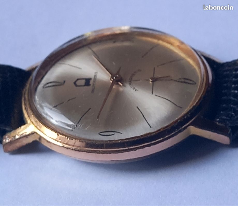 Perruque marron foncé pour femmes, coupe rasoir, longueur Perruque marron foncé pour femmes, coupe rasoir, longueur