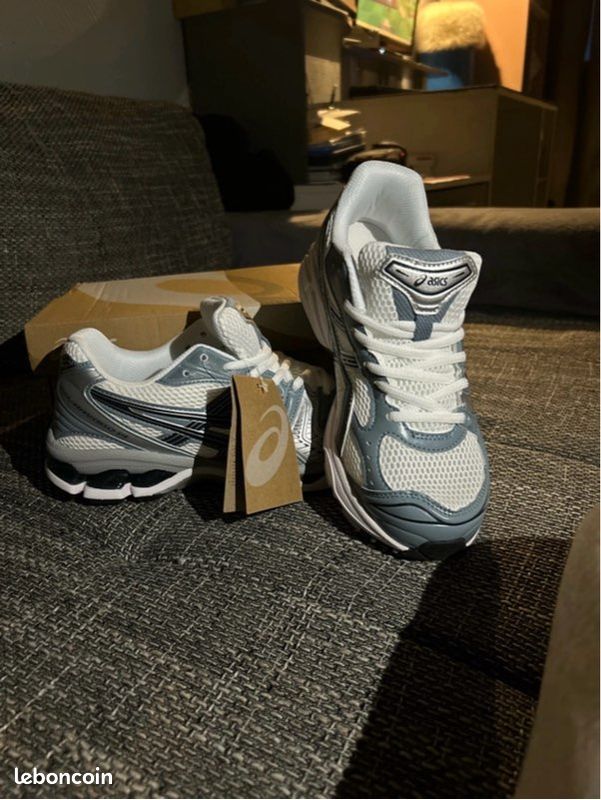 ✨ ASICS Gel-Kayano 14 – Bleu & Blanc – Taille 42 – Neuf ✨ (image 2)
