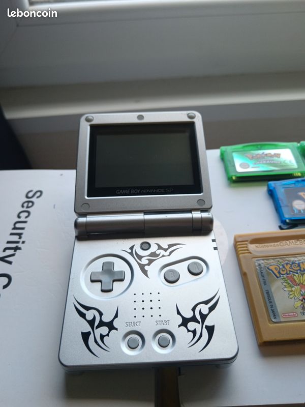 Console game boy advance sp TRIBAL Avec Chargeur plus jeux