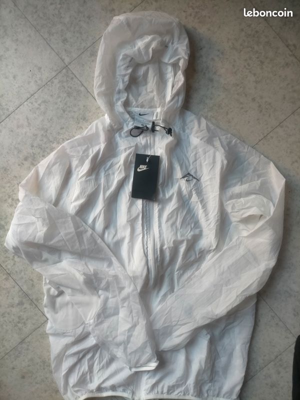 Haut de running Nike trail blanc Vêtements