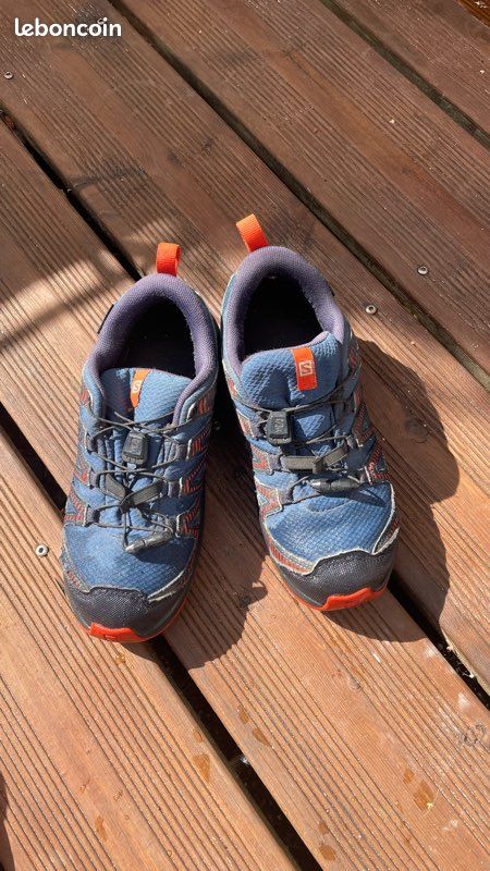 Chaussures de randonnée Salomon taille 35 Sport Plein air