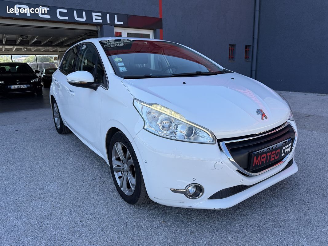 Peugeot 208 1.6 E-HDI FAP STYLE 5P (image 7)