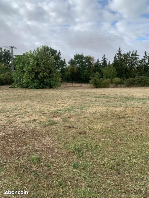 Terrain 1300 m² · à Saint-Doulchard · 89 000 €