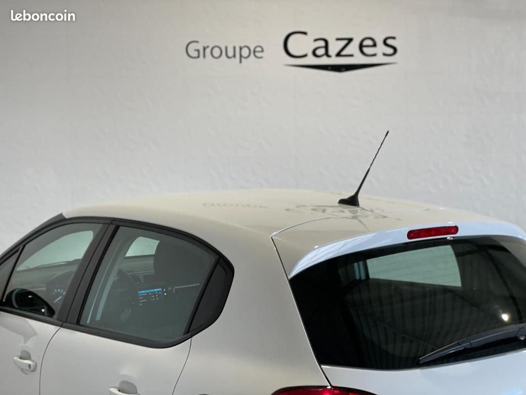 Citroën C3 BlueHDi 100 S&S BVM6 Feel Business (image 19)