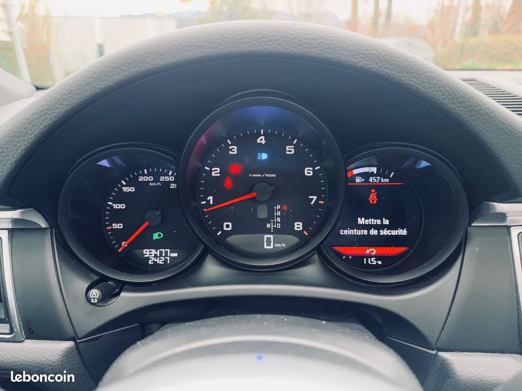 Porsche Macan 2.0L 252CH PDK + TOIT OUVRANT + SUIVI PORSCHE + SIEGES CHAUFFANTS/ELEC + CAMERA DE RECUL + GARANTIE 12 MOIS (image 21)