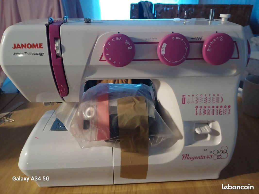 MACHINE A COUDRE JANOME Magenta 43 (image 1)